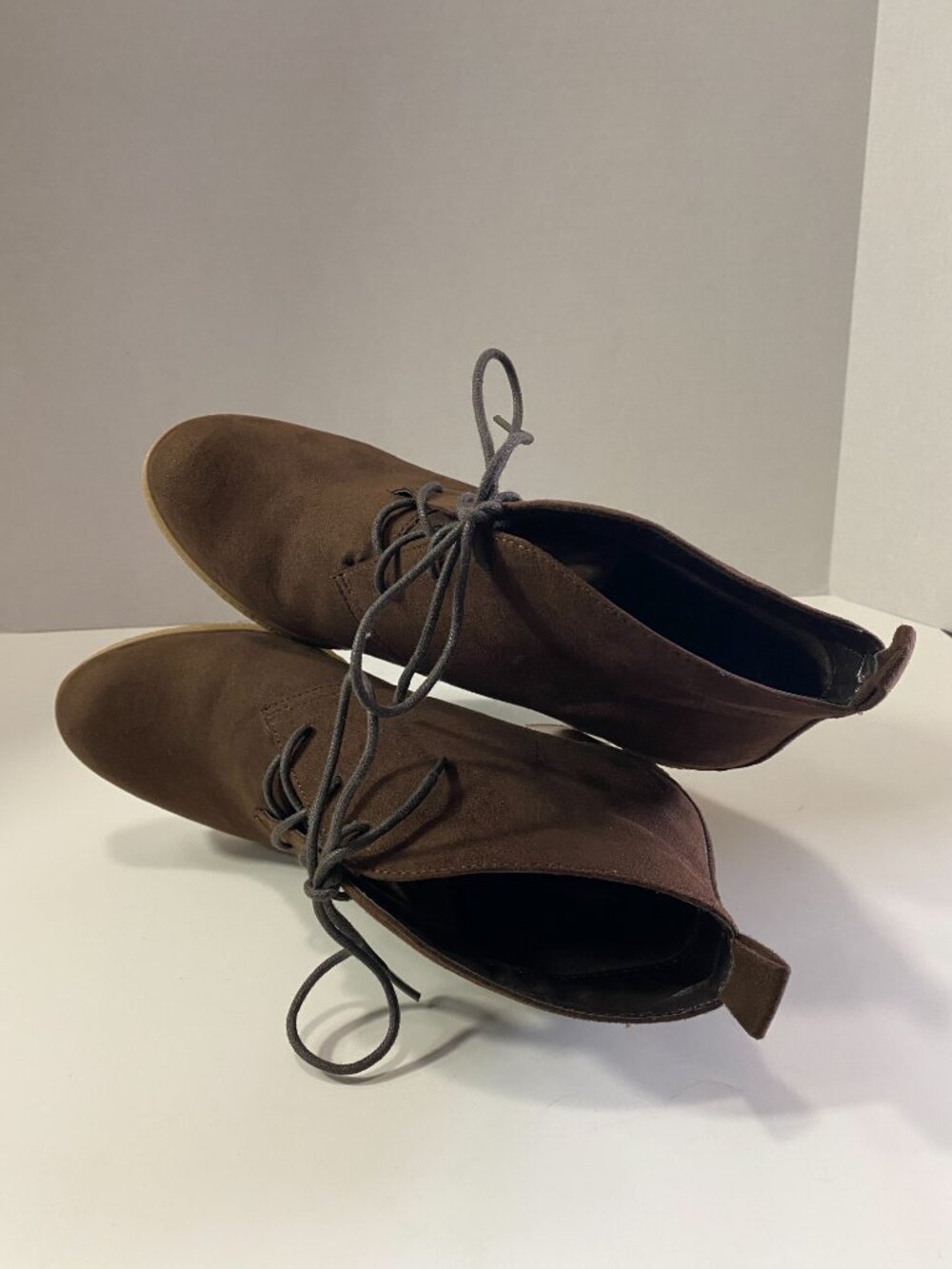 American Eagle SZ 10 Chocolate Brown Faux Suede Lace Up Boot with Square Heel - Picture 5 of 10